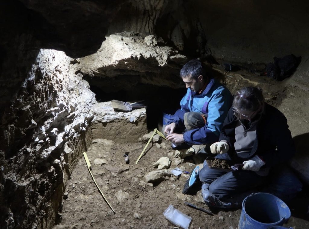 Behe Paleolitoko aztarna arkeologikoak aurkitu dituzte Praileaitzen