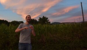 Iñaki Larraiozek 'Larra Bideak' disko berriaren 'Zerua' aurrerapen kantua