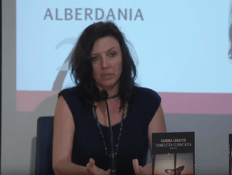 Sandra Labastieren ‘Tximeleten eternitatea’ liburua euskaratu dute