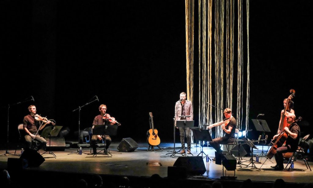 ‘Harian’ biraren amaierarekin batera, zuzenean grabatutako zortzi kantu argitaratuko ditu Eñaut Elorrietak