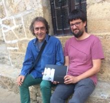 ‘Begiz jotako koplak’ liburua aurkeztuko dute Manex Agirrek eta Alex Mendikutek