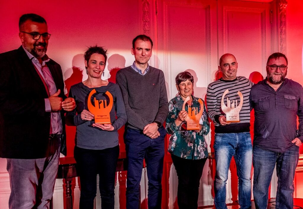 Bai Euskarari Elkarteak Bordatxo jatetxea, ABB Niessen eta Mertxe Mugika saritu ditu