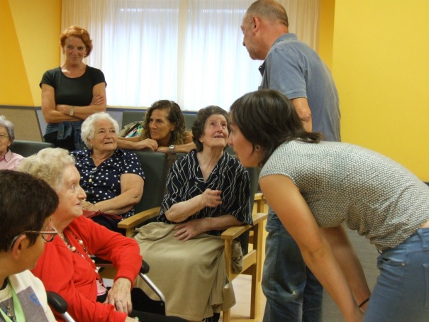 Adineko pertsonen gaitasuna sustatzeko asmoz, ‘Adin Adin’ bertso saioak martxan