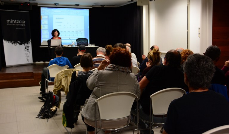 Mintzola Ahozko Lantegiak eta Mikel Laboa Katedrak gradu amaierako lanak saritzeko deialdia martxan