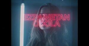 'Ezpainetan odola' kantuaren bideoklipa aurkeztu du Skakeitanek