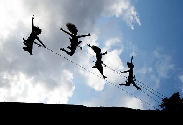 [BIDEOA] Dantza bertikalak ardatz, ‘Harria Herria’ film laburra sortu du Dimegaz Kultur Elkarteak