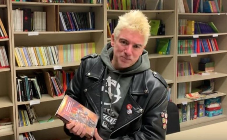 [BIDEOA] ‘Inoren munduan’ eleberria kaleratu du Asel Luzarragak