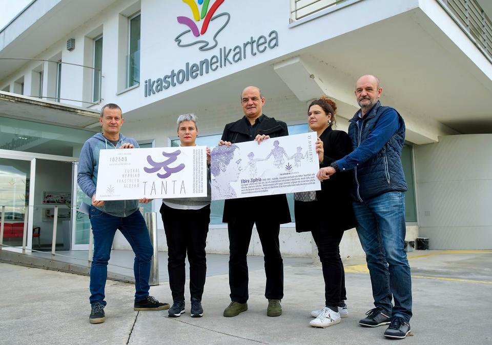 Ikastolen aldeko ‘Tanta’ ekimena aurkeztu dute