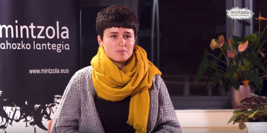 Idoia Ilundainen gradu amaierako lanak eraman du EHUko Mikel Laboa Katedra eta Mintzola Ahozko Lantegiaren Saria