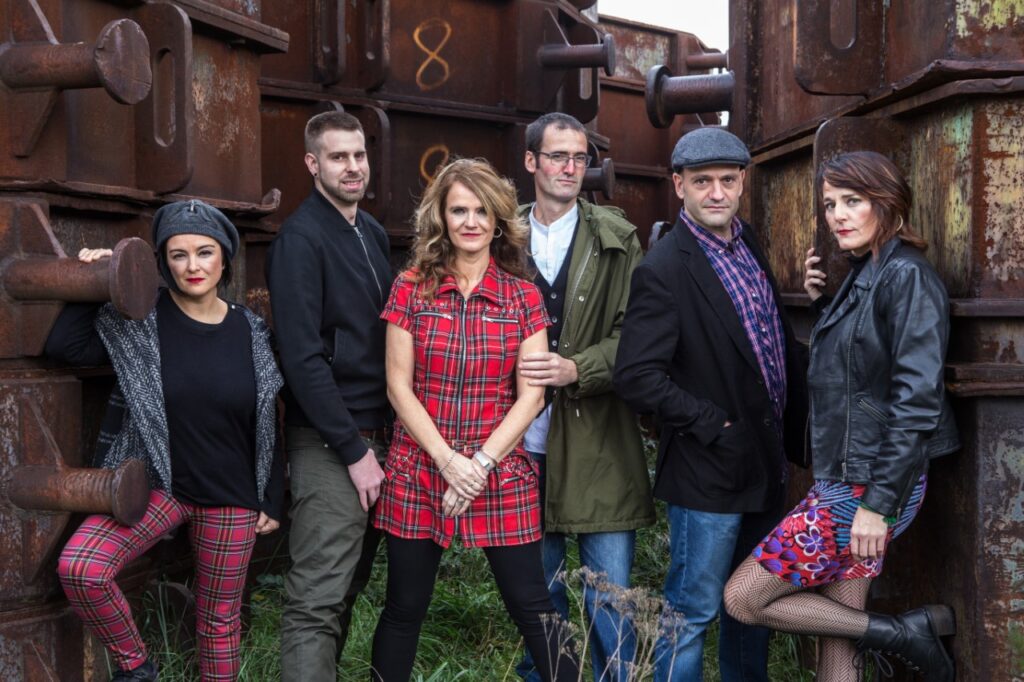 Hiart Leitza: “Poesia ardatz hartuta, hitzen edertasunari begiratzen diogu”