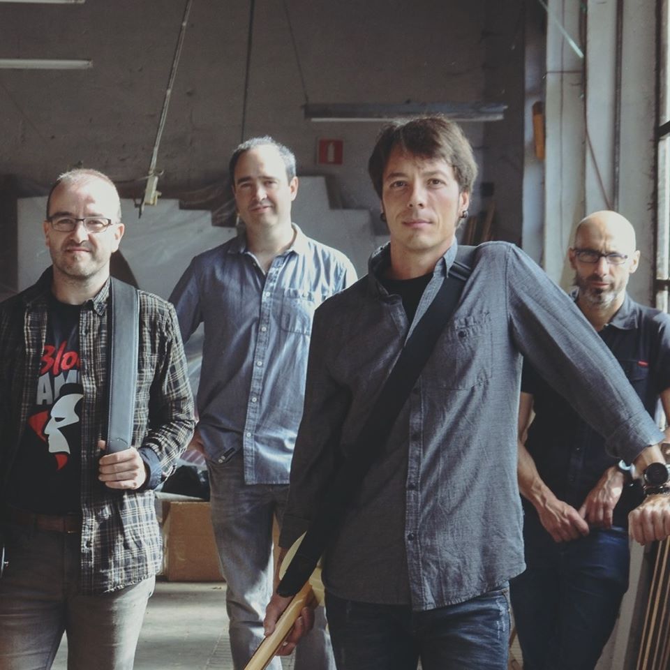 Starblues taldeak ‘Hitz Gatibuak’ izeneko diskoa kaleratu du