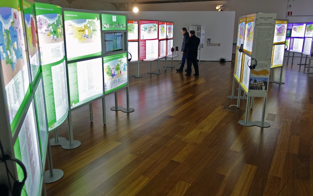 Gaur irekiko ditu ateak ‘Euskara Ibiltaria’ erakusketak Gasteizko Oihaneder Euskararen Etxean.