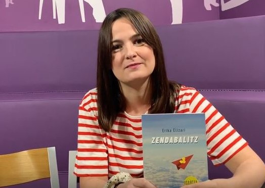 [BIDEOA] ‘Zendabalitz’ eleberria argitara eman du Erika Elizarik