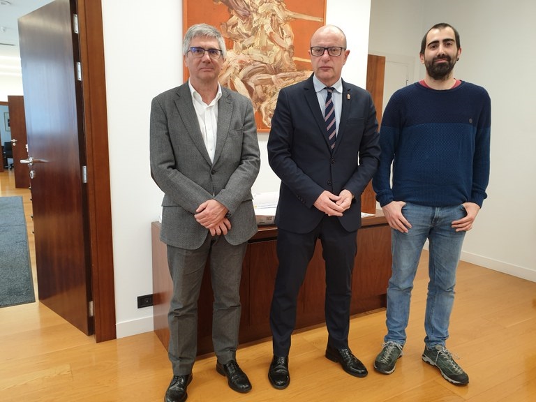 Bertsolaritza Nafarroako ikastetxeetan lantzen jarraitzeko hitzarmena sinatu dute