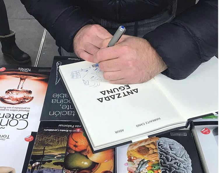 Nafarroako argitaletxeek jarduera-programa bat prestatu dute Liburuaren Egunerako