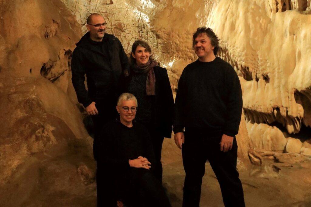 [Bideoa] ‘t’mAmAztAng”t’ izeneko diskoarekin dator Behi Bideko Andere Xuriak taldea