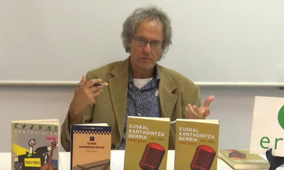 [Bideoa] ‘Euskal kantagintza berria’ saiakeraren edizio eguneratua aurkeztu du Pako Aristik