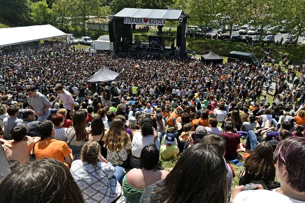 Udazkenean, ikastolen aldeko jaietarako ‘udaberri berri bat!’
