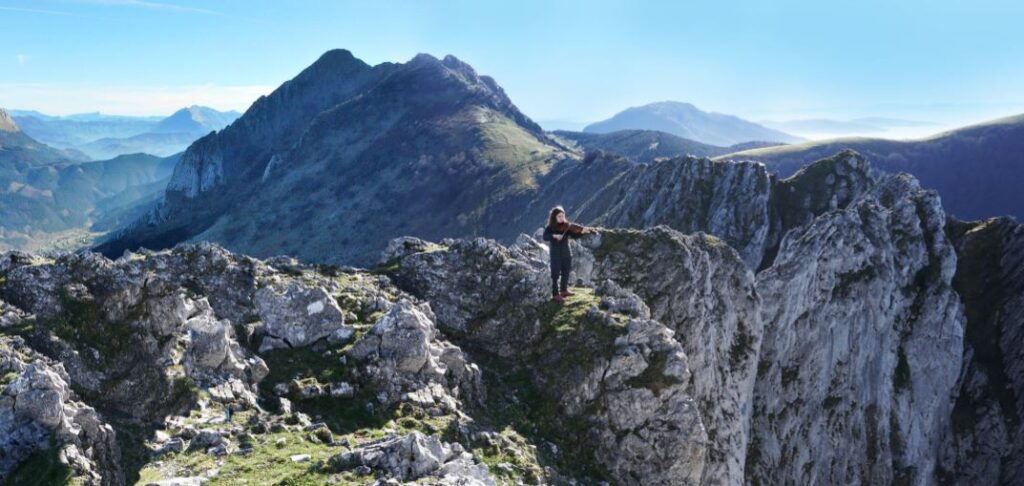 Urmuga, Euskal Herria zeharkatuko duen mendi ibilaldi musikatua aurkeztu dute