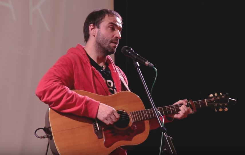 Iker Lauroba: “Geroz eta denbora gehiago inbertitzen dut lan egiten, eta geroz eta zailagoa egiten zait kontzertuak lotzea”