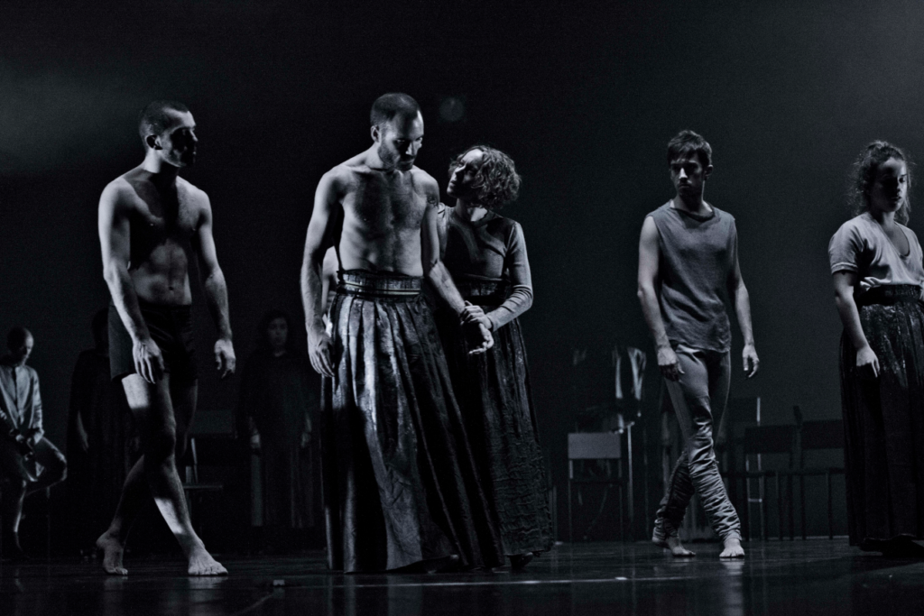 [Bideoa] Kukai taldeak ‘Erritu’ ikuskizuna taulatuko du Donostiako San Telmo Museoan