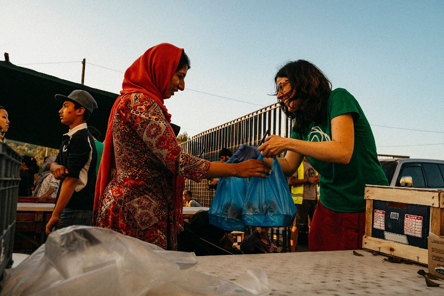 ‘Duintasuna elikatzen’, Greziako krisi humanitarioari buruzko argazki-erakusketa Gasteizen