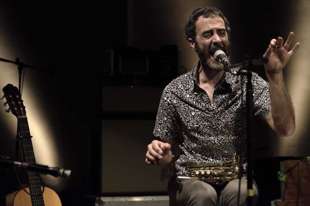 Atmosfera iluneko diskoa plazaratu du Amorantek