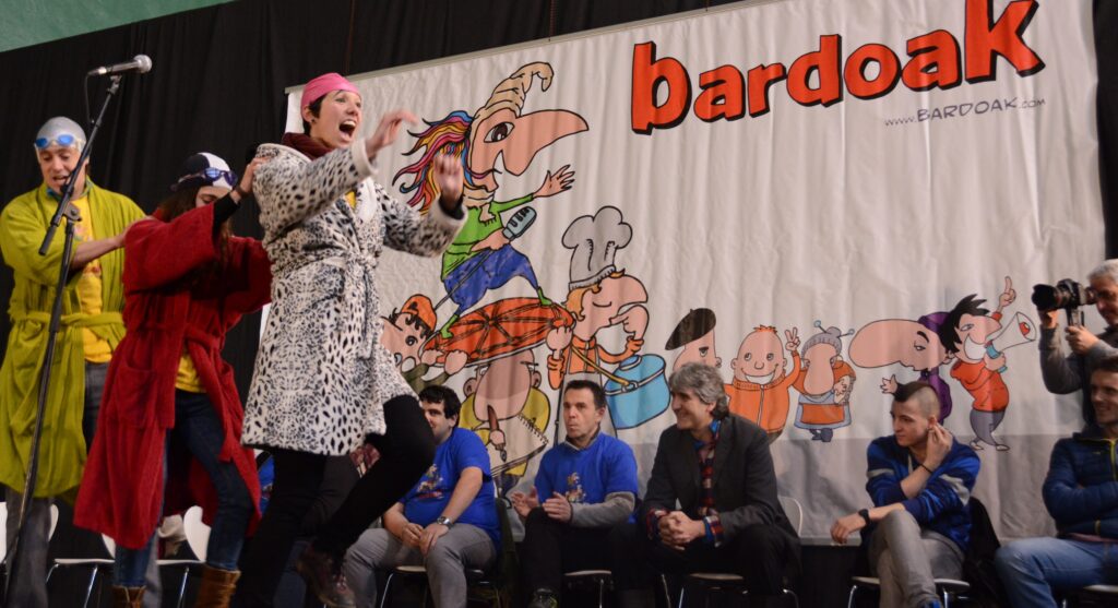 Ia zazpi hilabeteko etenaren ostean, plazara itzuliko dira Bardoak