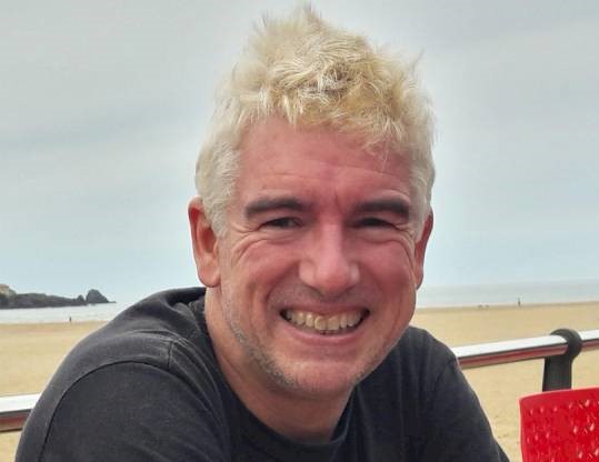 Asel Luzarraga: “Ezkerraren kontraesanak ageri dira liburuan”