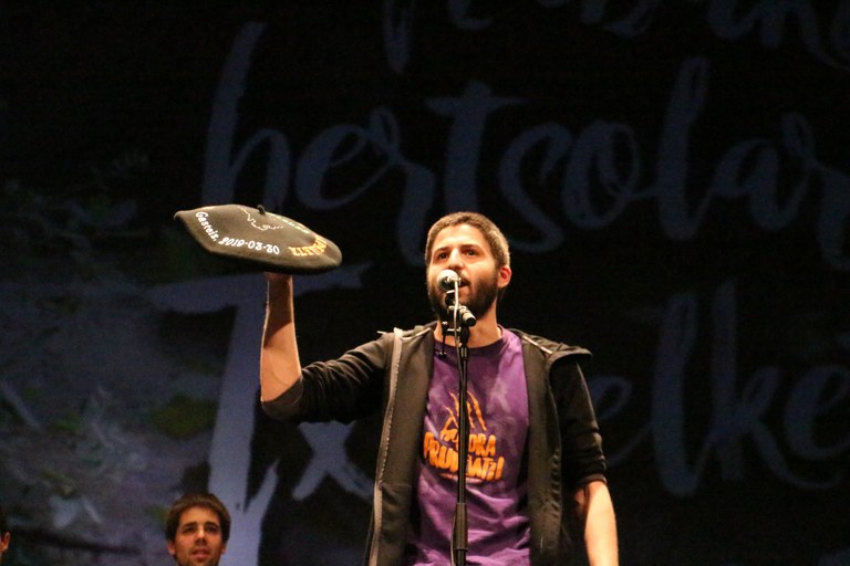 Urriaren 23an abiatuko dira Arabako bertsolari Txapelketara sailkatzeko kanporaketak