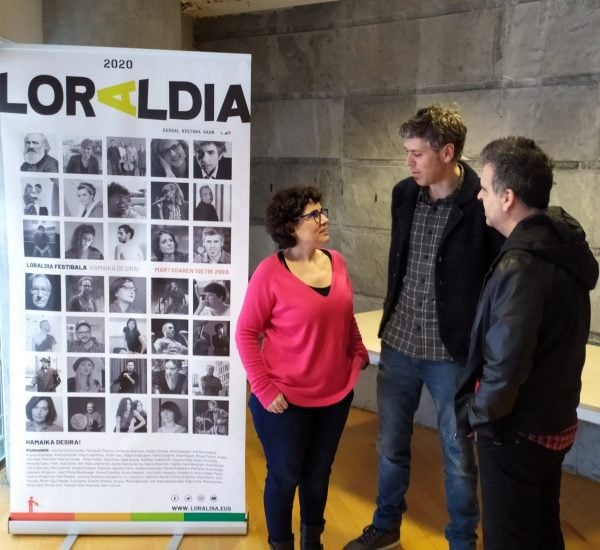 Loraldia Udagoienak ‘Hariak’ ikuskizuna eskainiko du, memoria eta isiltasuna oinarri