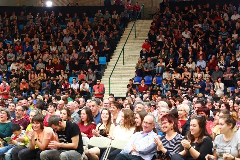 Nafarroako Bertsolari Txapelketa atzeratzea erabaki du Bertsozalek