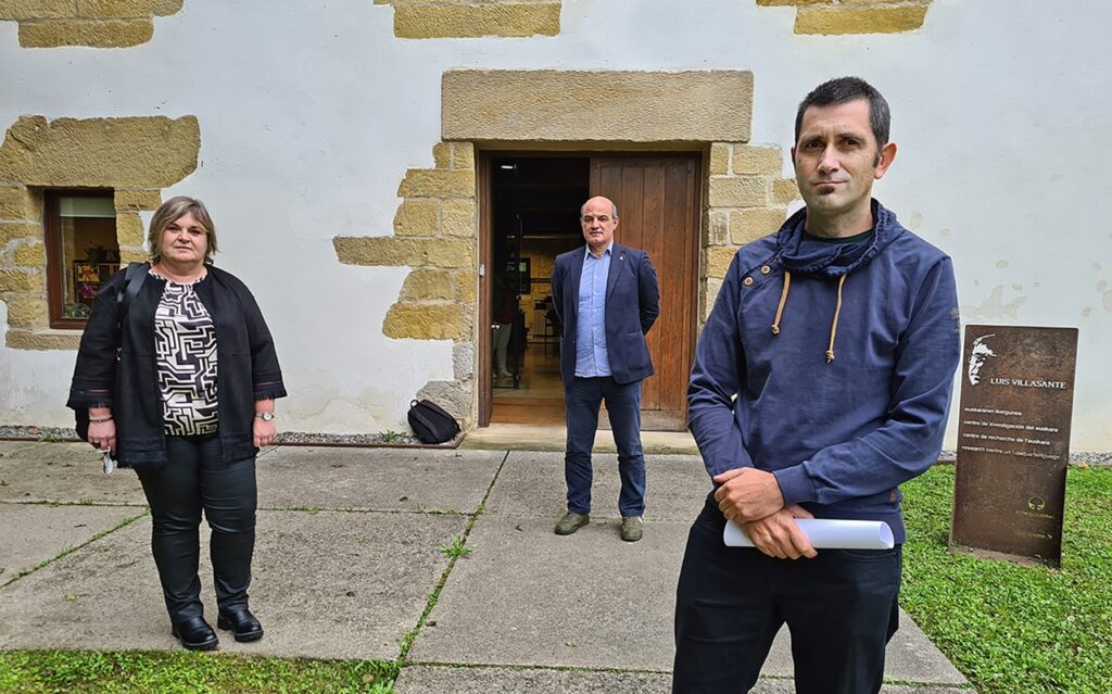 Ikastolen Elkarteak eta Euskaltzaindiak unitate didaktiko digitala sortu eta egungo gazteen esku jarri nahi dute