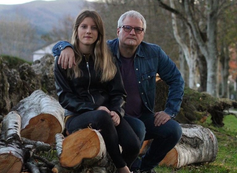 Esti eta Mikel Markez kantariek ‘Azal berritzen’ izeneko diskoa aurkeztuko dute ostiralean