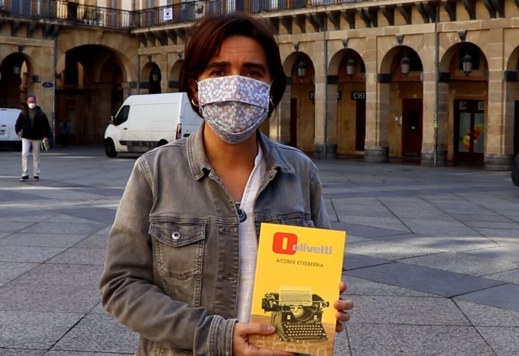 [BIDEOA] Aitziber Etxeberria idazleak ‘Olivetti’ izeneko eleberria aurkeztu du