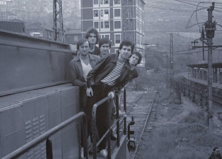 [BIDEOA] Eibarko Udal Artxiboak Itoiz taldeak 1982an eskainitako kontzertu bat berreskuratu du