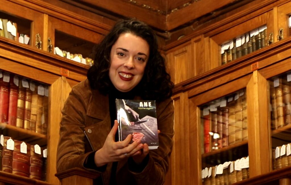 [BIDEOA] Alaine Agirrek ‘Ane’, Txandaka bildumaren laugarren eleberria aurkeztu du