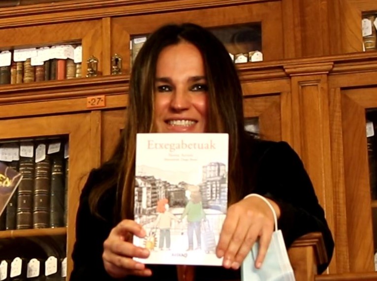 [BIDEOA] Nerea Arrien idazleak etxeari buruzko gogoeta bat dakar ‘Etxegabetuak’ eleberrian