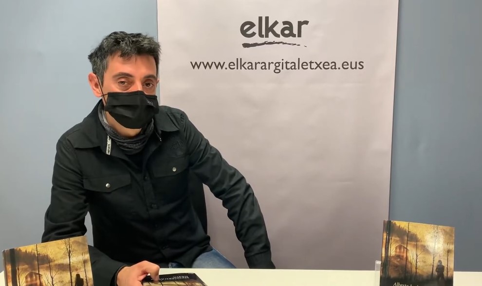 [BIDEOA] Alberto Ladron idazleak ‘Mendekuaren hazia’ eleberria kaleratu du