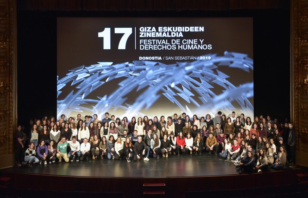 Donostiako Giza Eskubideen Zinemaldiko Gazte Epaimahaian parte hartzeko izen-ematea zabalik