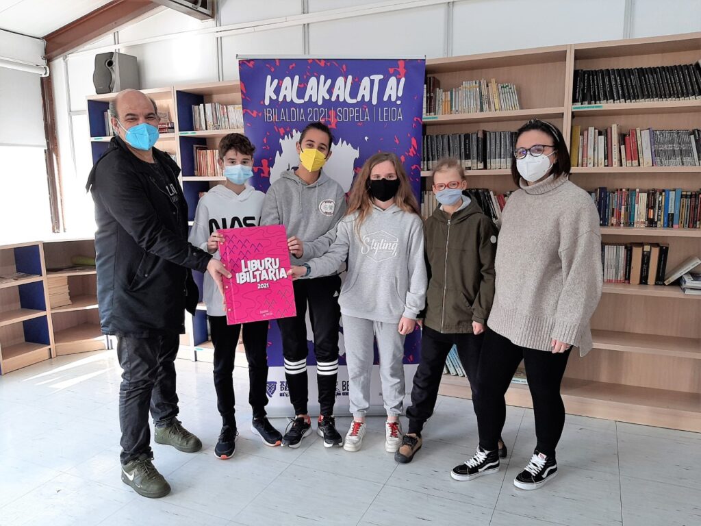 Ikastolaz ikastola osatzen joango den ‘Liburu Ibiltaria’ martxan