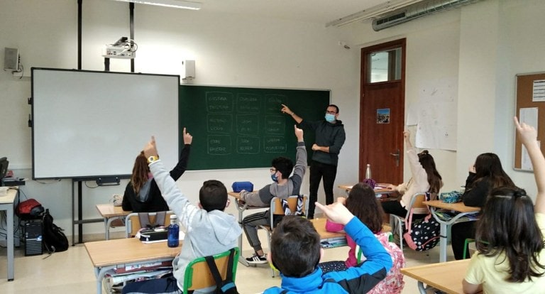 “Bertsoa etengabe egokitzen eta berritzen ari da hezkuntza arautuan”