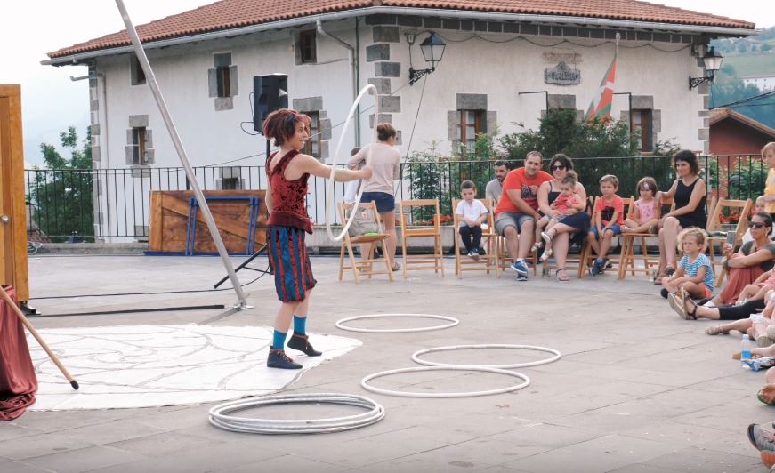 Musika, zirkua, antzerkia eta bertsoa biltzen dituen egitaraua prestatu dute Ondarroan Aste Santurako