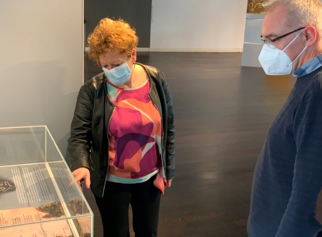 Arkeologia Museoak ‘Galdutako altxorraren bila. Kalte konponezina gure ondarearentzat’ erakusketa aurkeztu du