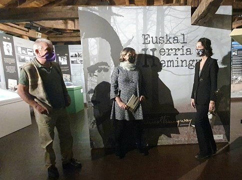 Gernikako Euskal Herria Museoak ‘Hemingway & Euskal Herria’ erakusketa zabaldu du