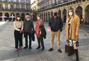 Koro Navarrok 'Fiesta. Eguzkia jaikitzen da' liburua euskaratu du