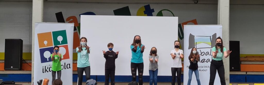 [BIDEOA] Laudio Ikastolak 2021eko Araba Euskaraz iragartzeko kanta eta bideoklipa aurkeztu ditu