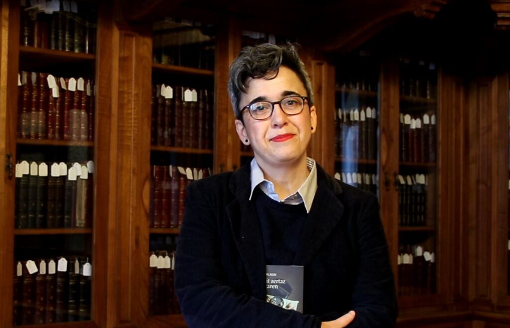 [BIDEOA] Oskoletik ateratzeko saiakera egin du Ana Malagon Idazleak