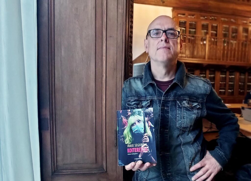 ‘Koiteretzia’ izenburupean, eleberri dialogikoa idatzi du Iñaki Segurolak