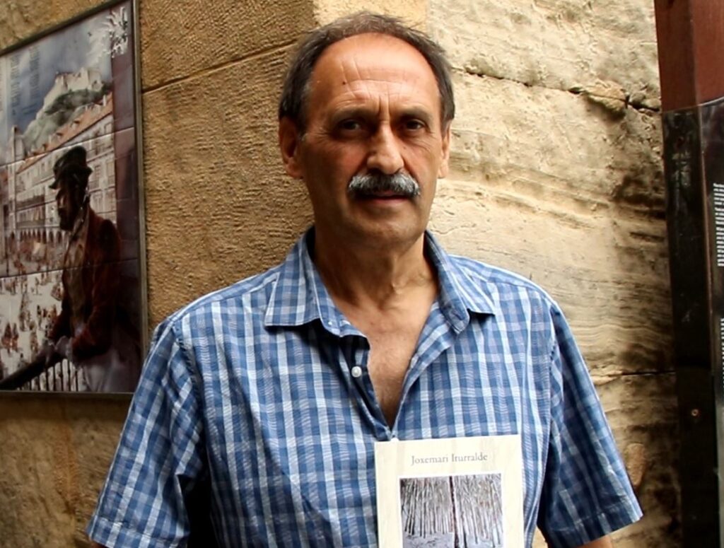[BIDEOA] Joxemari Iturralde idazleak ‘Udaberria Sutan, ia ehun haiku’ liburua kaleratu du